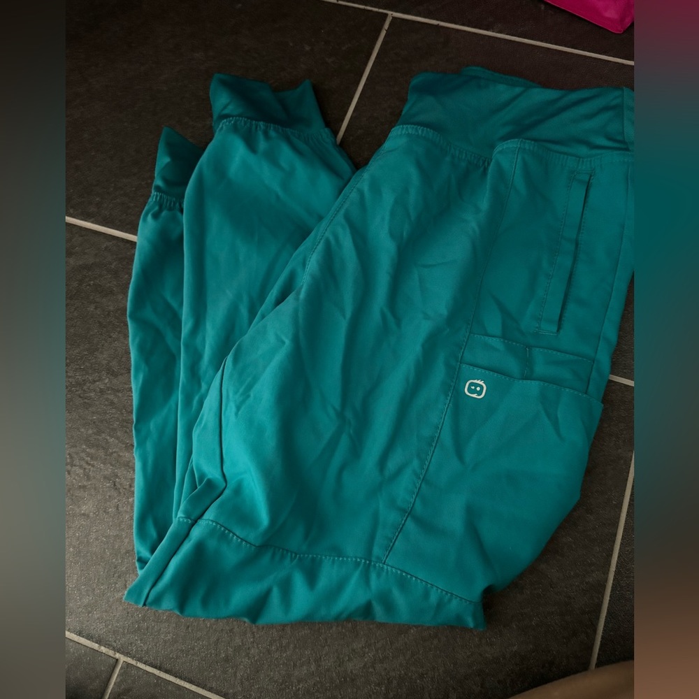 WonderWink jogger scrubs